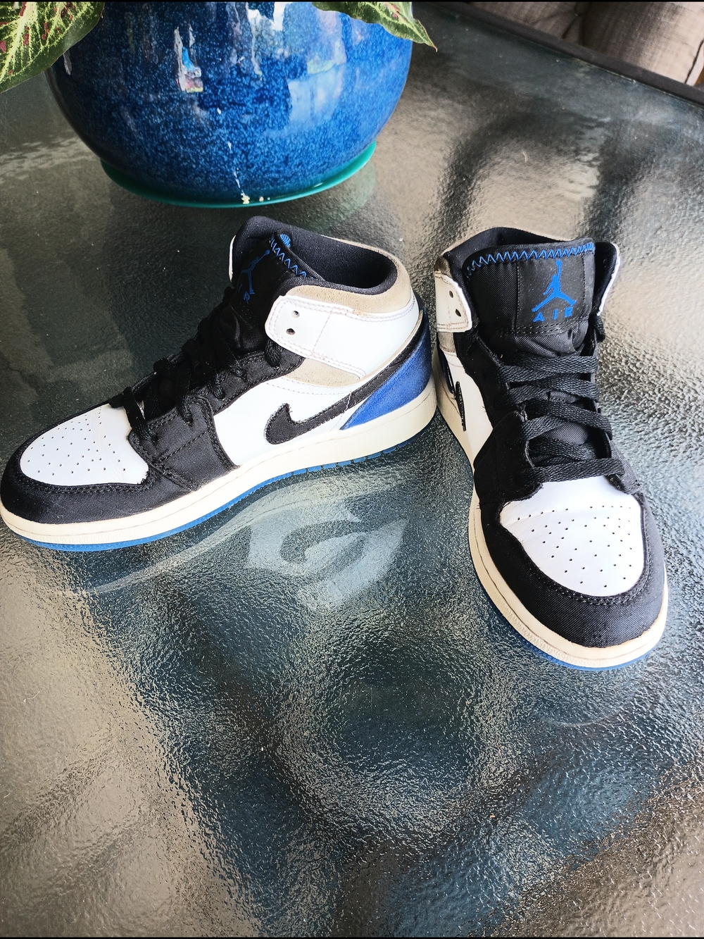 Air Jordan 1 Mid SE Royal Black Toe Size 4.5 Y Jumpman Air Jordan Wings Athletic